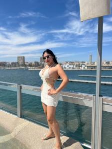 614796436: Chica busca chico en Alicante