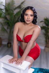 667637729: Chica busca chico en Barcelona