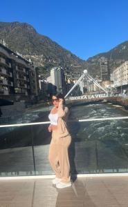 672985887: Chica busca chico en Lérida