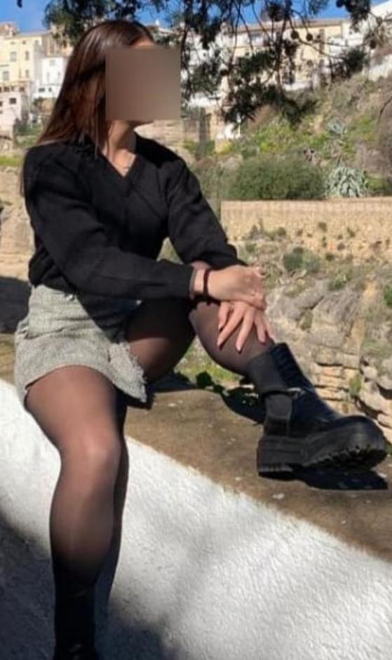 985223386: Chica busca chico en Asturias