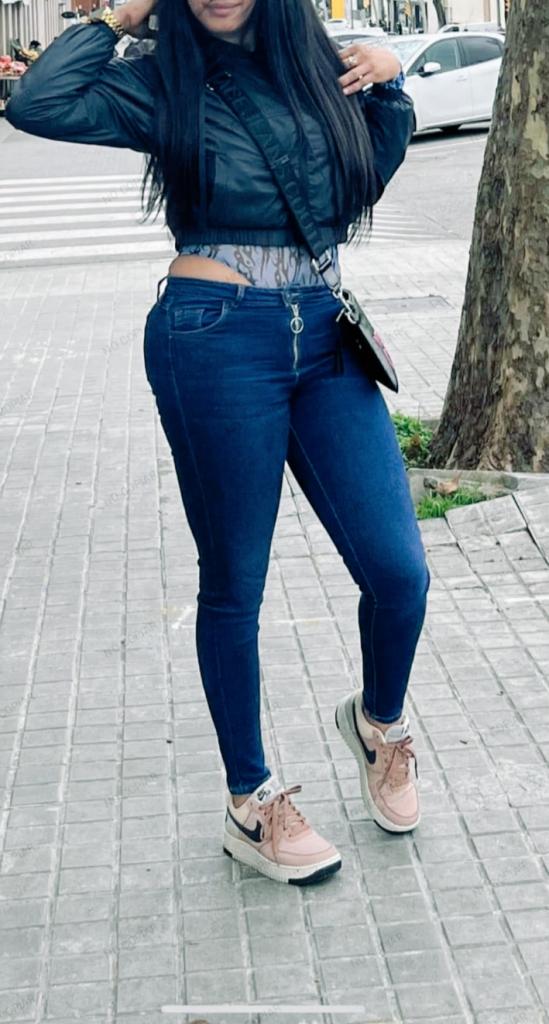 612542514: Chica busca chico en Barcelona