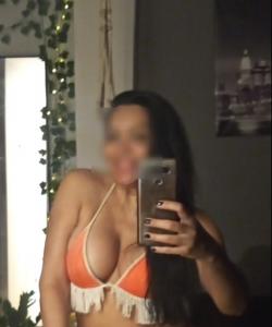 669981432: Chica busca chico en La Coruña