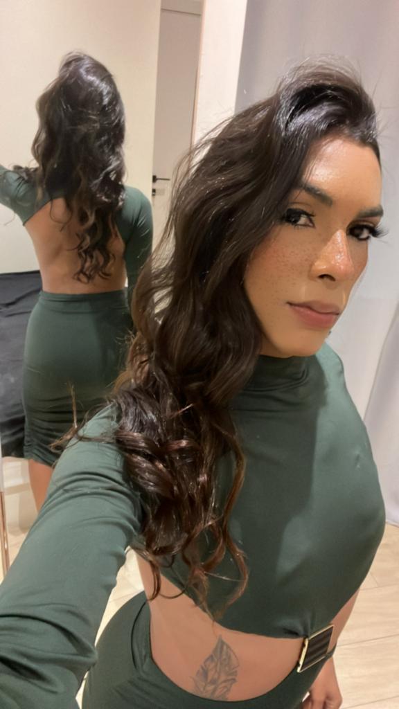 695475683: Travesti en Barcelona