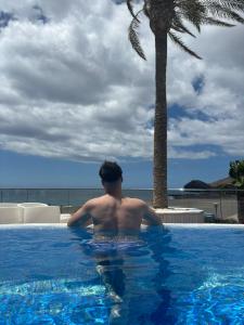 695685844: Chico busca chica en Barcelona