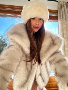 664780683: Chica busca chico en Madrid