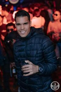 621099363: Chico busca chica en Valencia