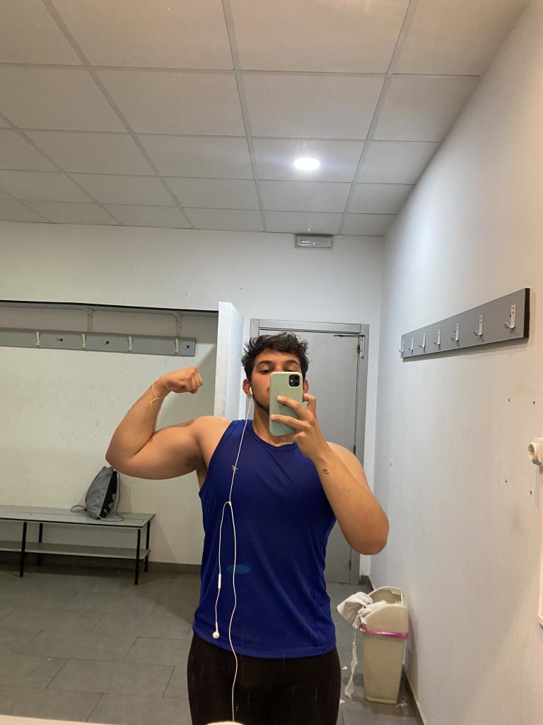 Chico busca chica en Sevilla: 