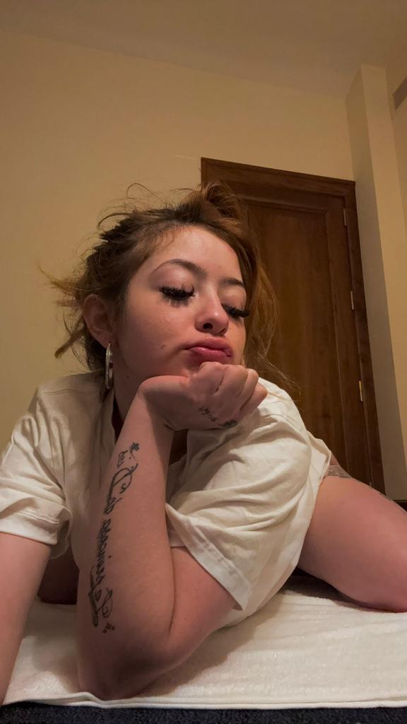 670860324: Chica busca chico en Madrid