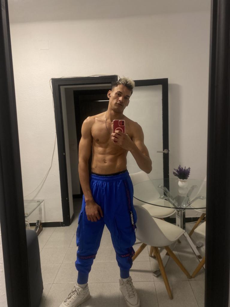 662530822: Chica busca chico en Barcelona