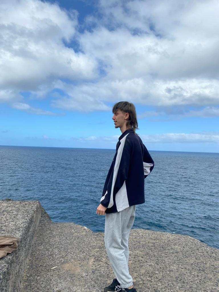 664343598: Chico busca chica en Las Palmas