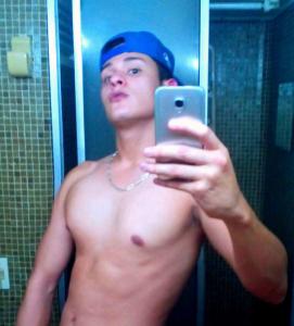 621069628: Chico busca chica en Lugo