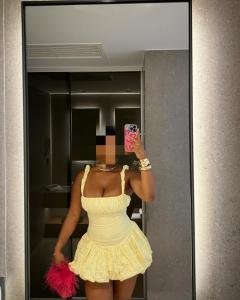 685796437: Chica busca chico en Madrid