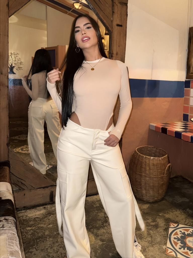 672701708: Chica busca chico en Barcelona