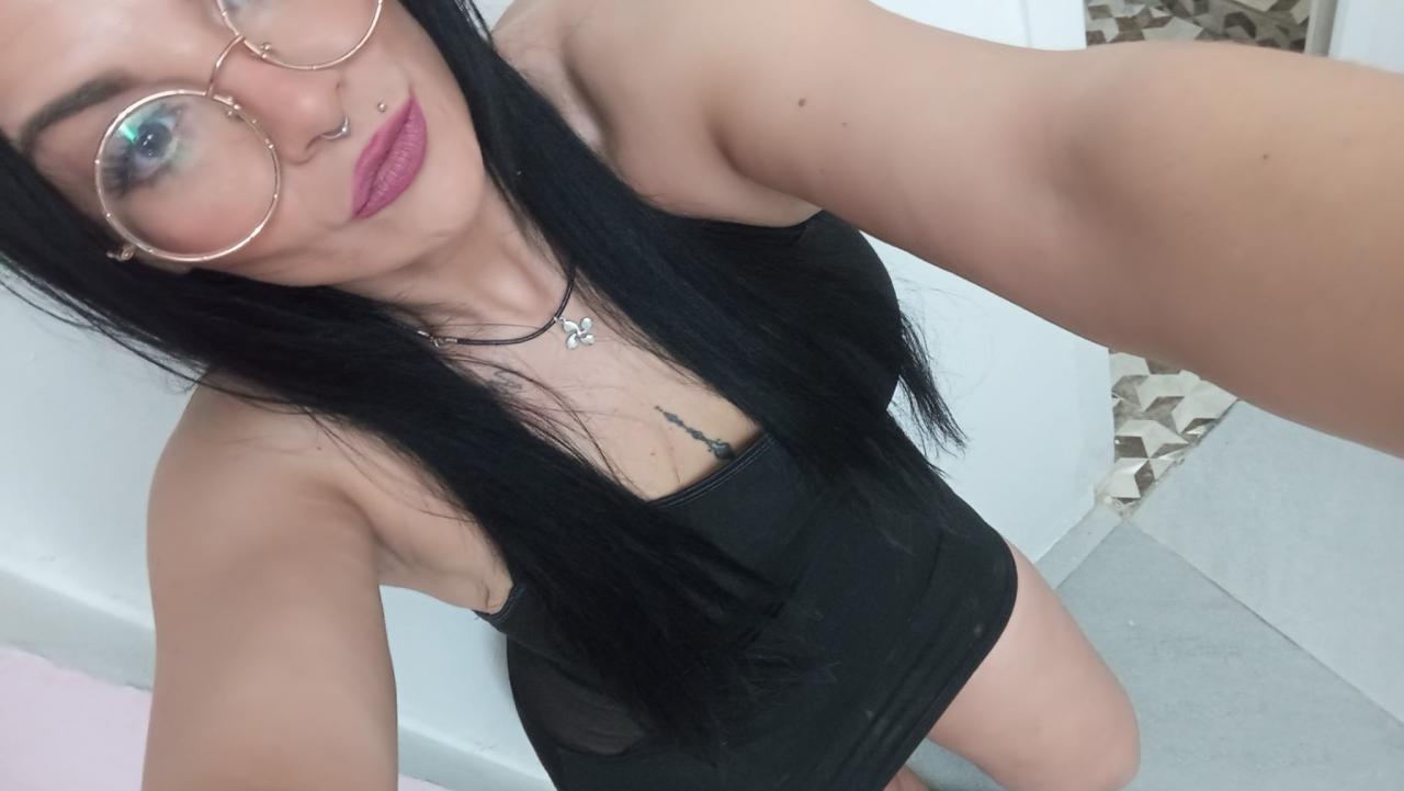 643037564: Chica busca chico en La Coruña