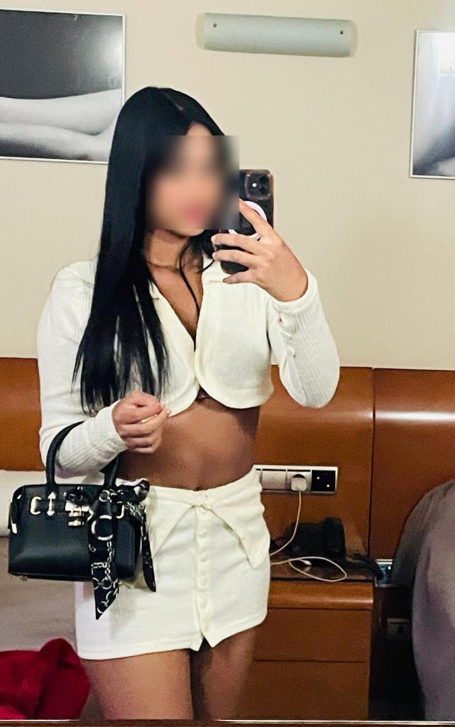 614008316: Chica busca chico en Barcelona