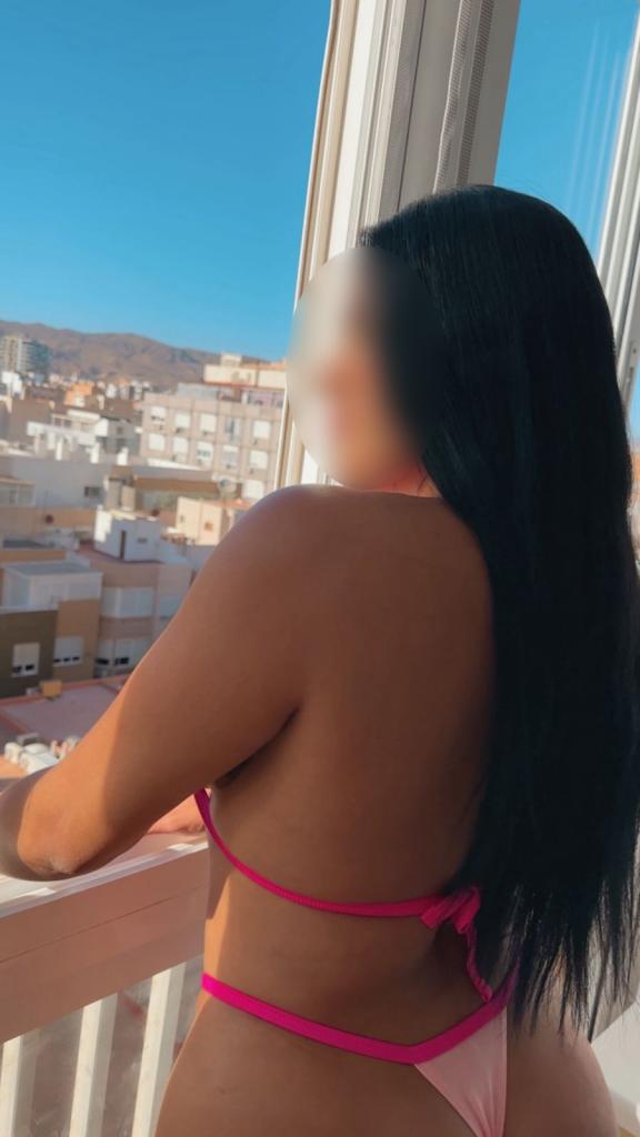 672452580: Chica busca chico en Barcelona