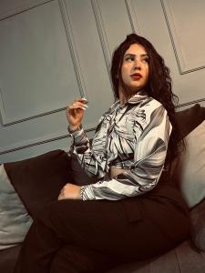 617093919: Chica busca chico en Ibiza