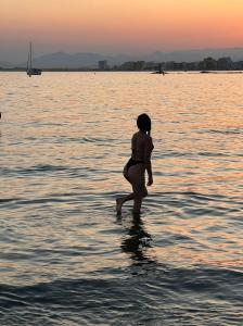 613359029: Chica busca chico en Gerona