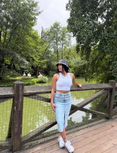 643740405: Chica busca chico en Almería