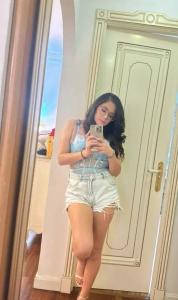 697734316: Chica busca chico en Sevilla