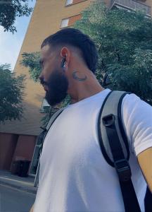 674372183: Chico busca chica en Barcelona