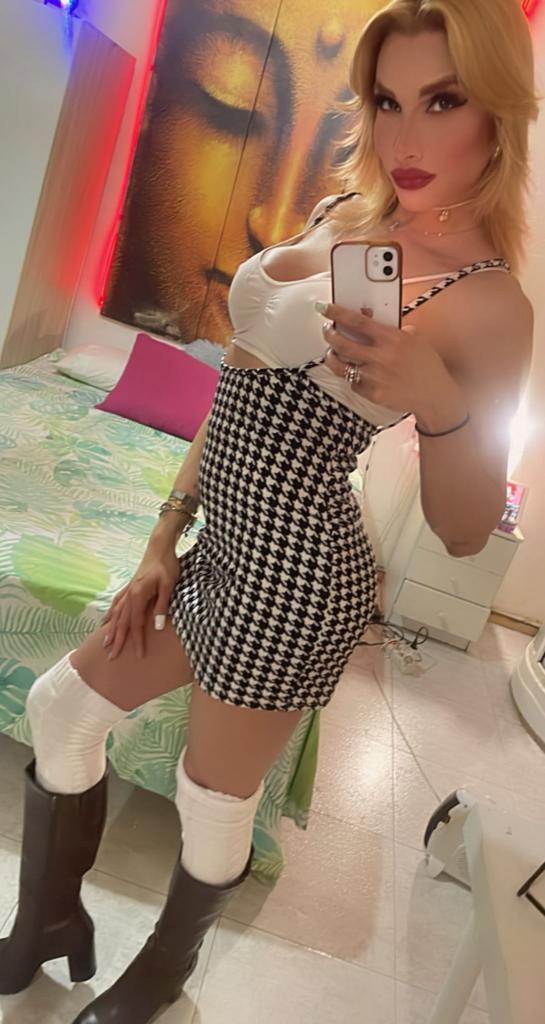 605404290: Travesti en Barcelona