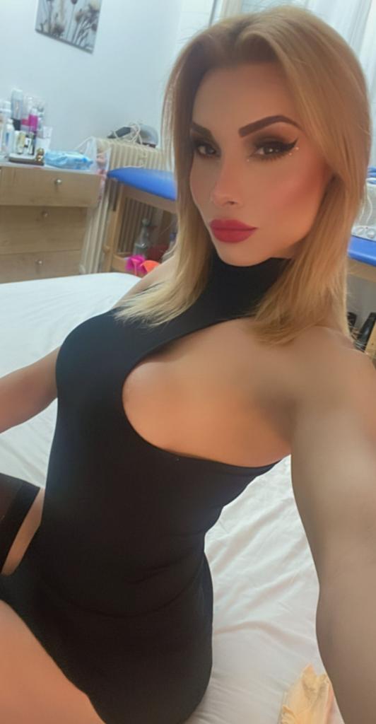 605404290: Travesti en Barcelona