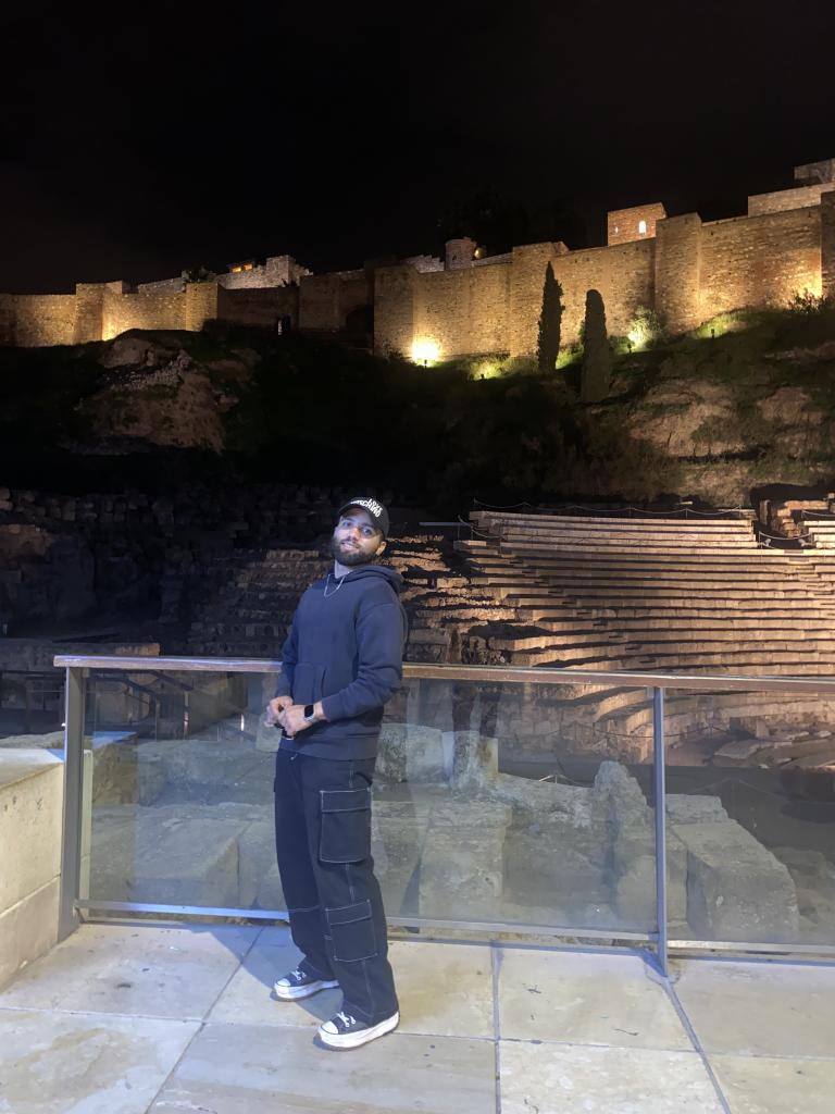 671349083: Chico busca chica en Málaga