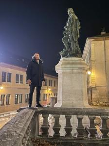 647364661: Chico busca chica en Madrid