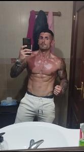 Chico busca chica en Sevilla: 