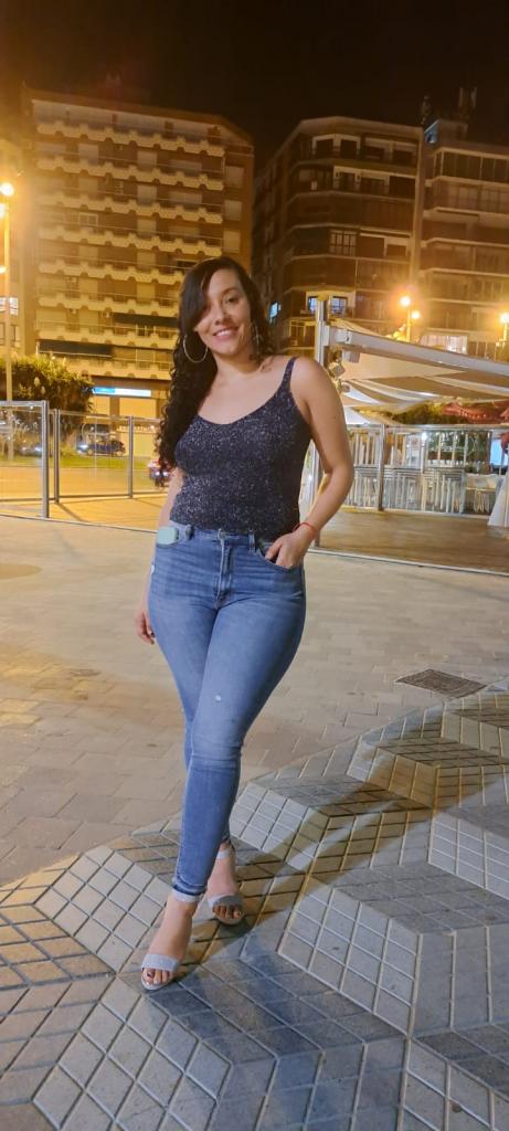 617785811: Chica busca chico en Barcelona