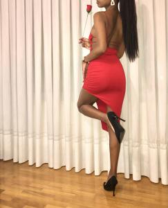 614911245: Chica busca chico en Barcelona