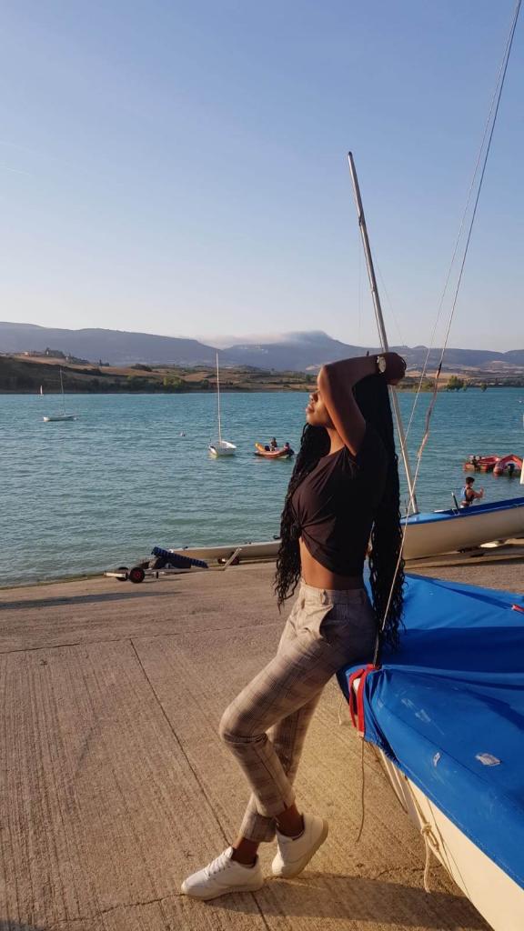 614911245: Chica busca chico en Barcelona