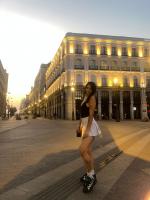 647242159: Chica busca chico en Madrid