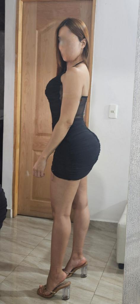 687066295: Chica busca chico en Sevilla