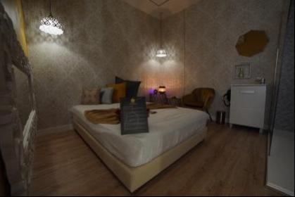 667582307: Chica busca chico en Madrid