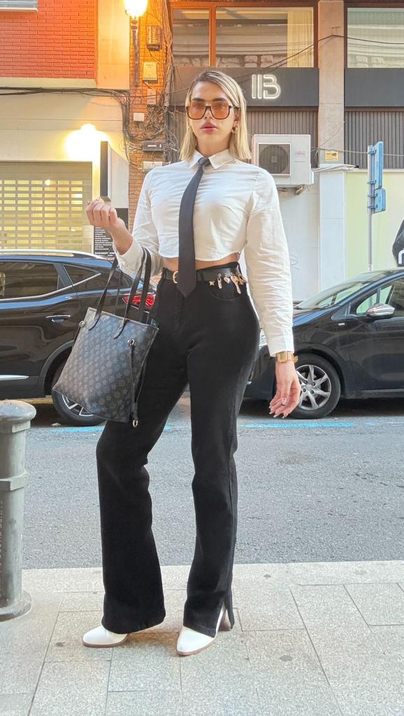 607212118: Travesti en Cádiz