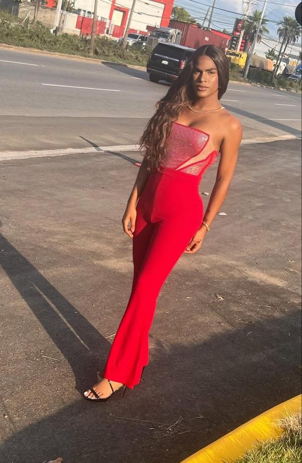 611892433: Chica busca chico en Gerona