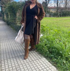 635893911: Chica busca chico en Pontevedra