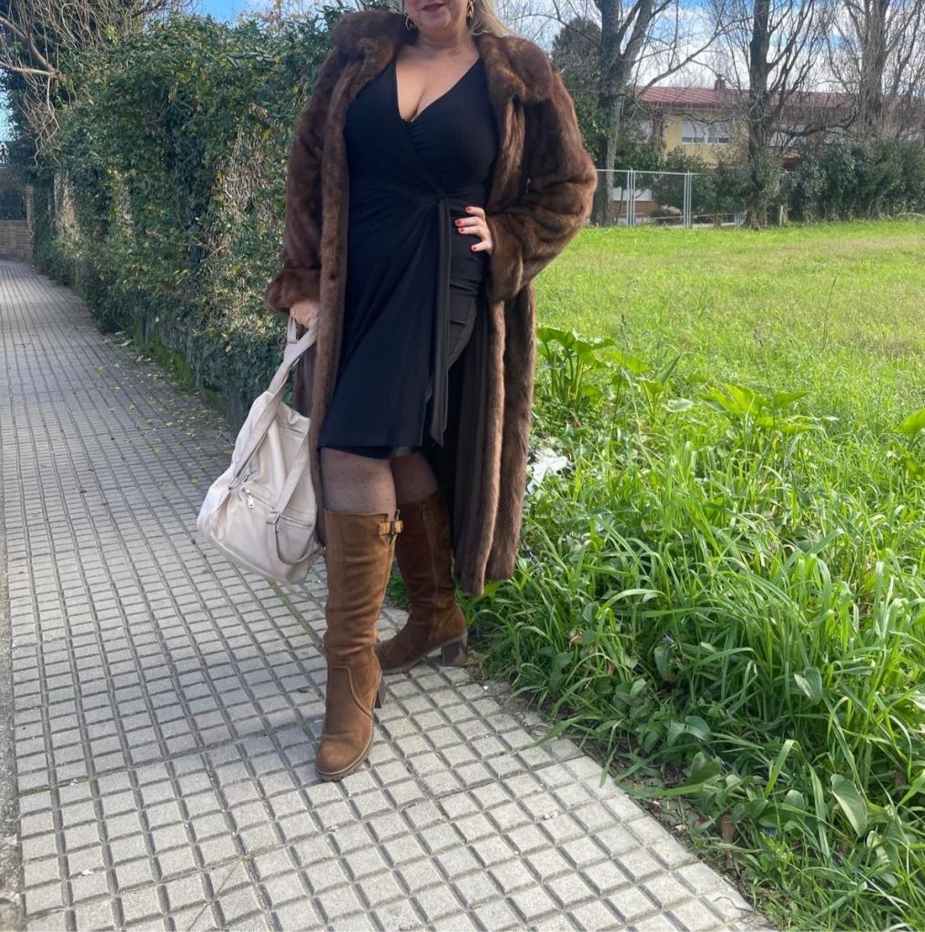 635893911: Chica busca chico en Pontevedra