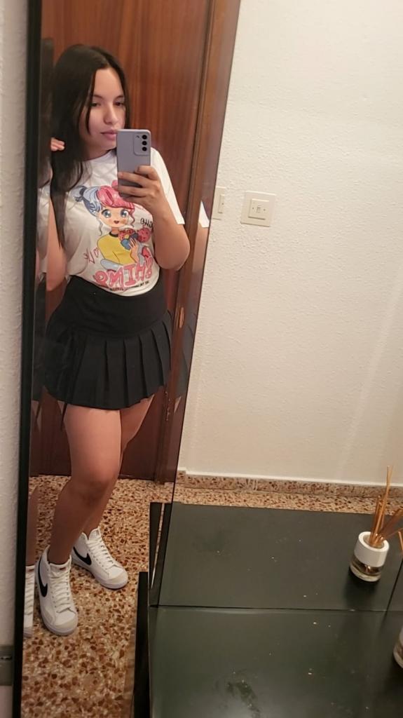 617492072: Chica busca chico en Barcelona