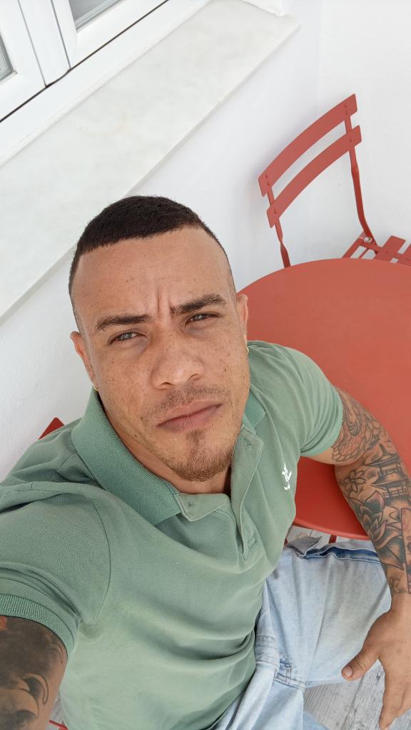 Chico busca chica en Cádiz: 