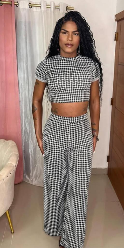 611892433: Chica busca chico en Gerona