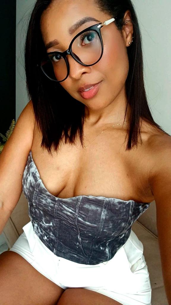 641990953: Chica busca chico en Valencia