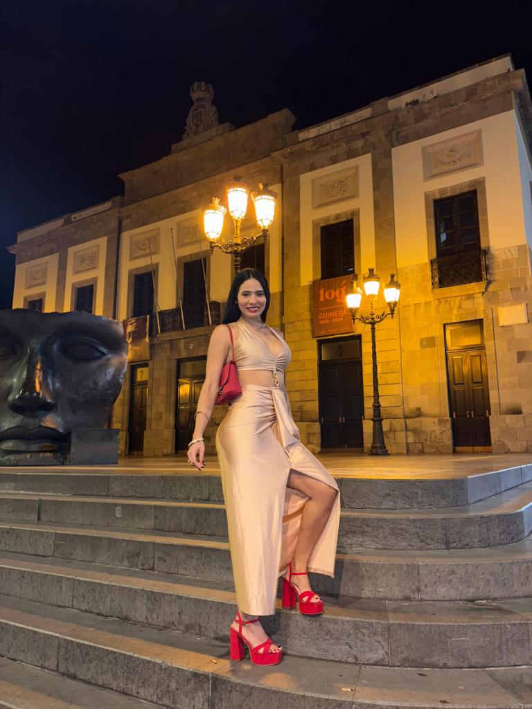 654289389: Chica busca chico en Tenerife