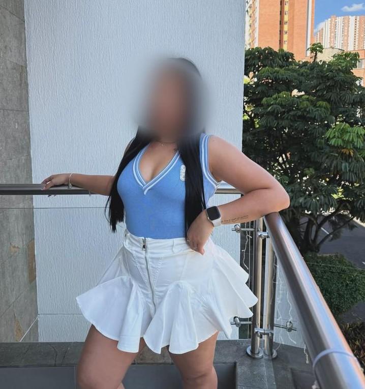 637788085: Chica busca chico en Sevilla