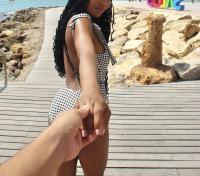 614911245: Chica busca chico en Barcelona