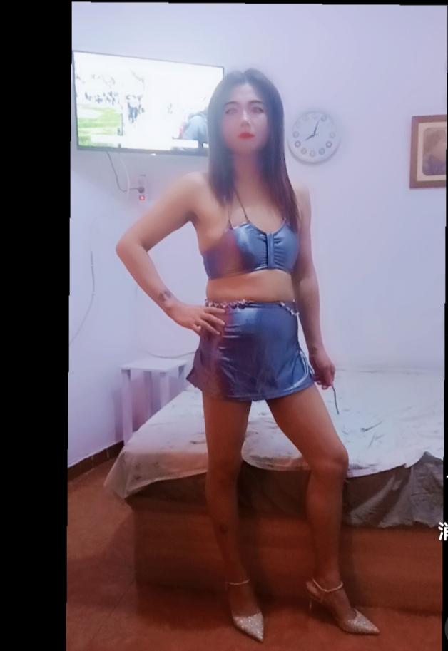 632555432: Chica busca chico en Barcelona