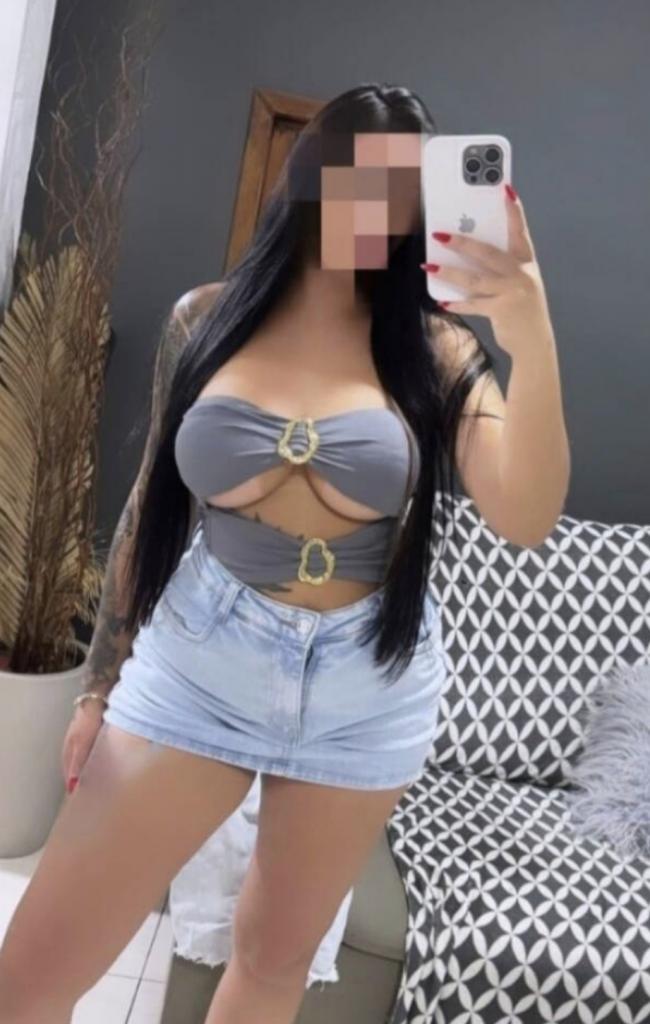 677240475: Chica busca chico en Orense