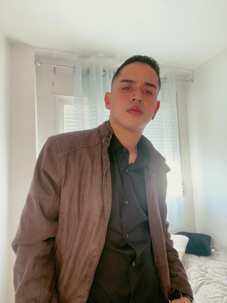 672204553: Chico busca chica en Málaga